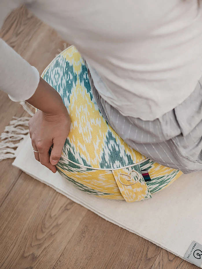 LOYALE01 Equipment & Accessories Yogamatters Spring Ikat Buckwheat Meditation Cushion 4 LOYALE01 Equipment & Accessories Yogamatters Spring Ikat Buckwheat Meditation Cushion