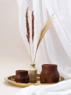 THEECL01 Maegen 16oz Curve Soy Candle - Sandalwood & Tonka