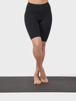 MANDUK01 Manduka Hot Biker Short - Black