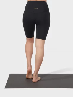 MANDUK01 Manduka Hot Biker Short - Black