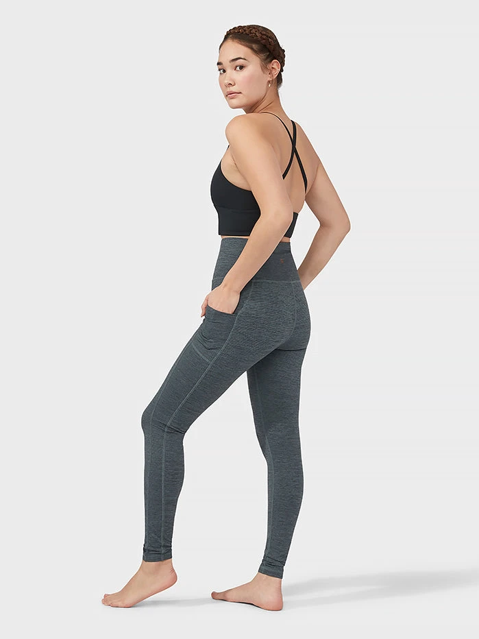 MANDUK01 Manduka Essence Darted Bra - Black Sale 5 MANDUK01 Manduka Essence Darted Bra - Black Sale