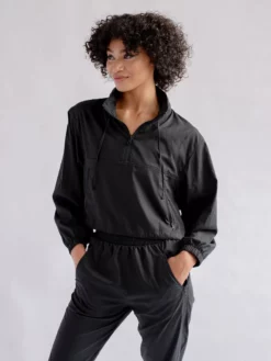 EASEDK01 Clothing Girlfriend Collective Hummingbird Half Zip Windbreaker - Black