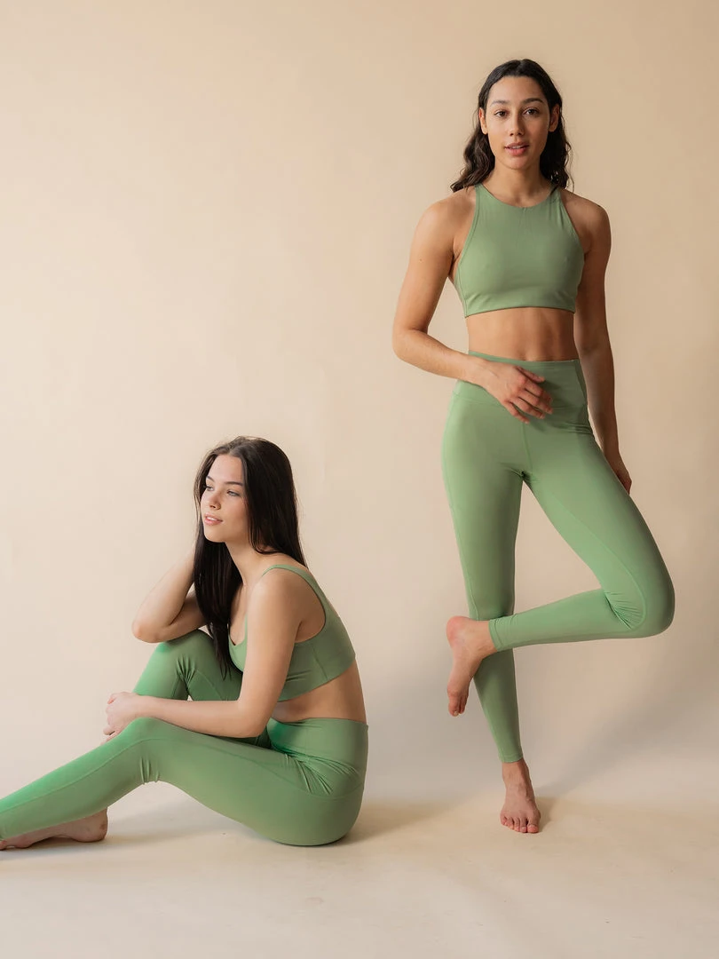 EASEDK01 Ethical & Eco-Friendly Gifts Girlfriend Collective Compressive High-Rise Leggings - Mantis Green 7 EASEDK01 Ethical & Eco-Friendly Gifts Girlfriend Collective Compressive High-Rise Leggings - Mantis Green