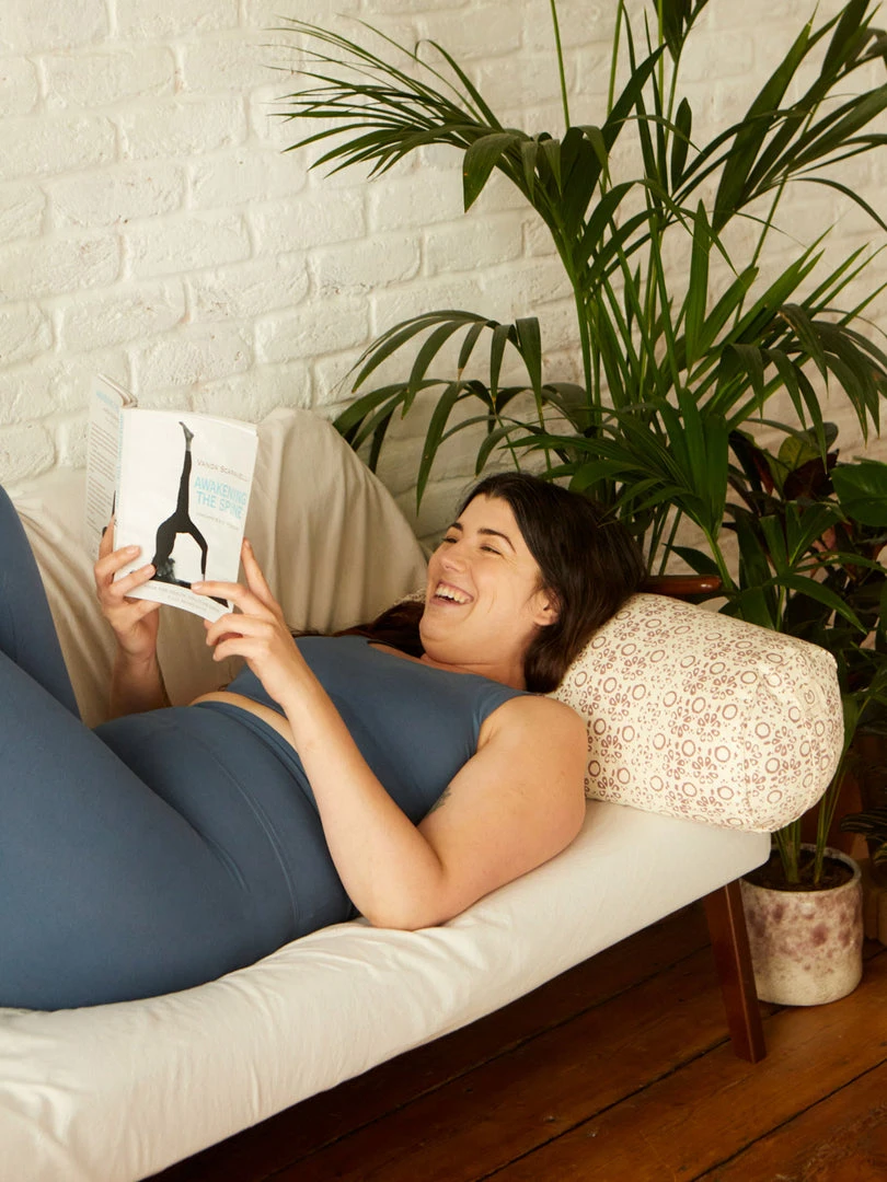 MANTAR01 Sustainable Bestsellers Yogamatters Organic Cotton Daisy Print Buckwheat Bolster 10 MANTAR01 Sustainable Bestsellers Yogamatters Organic Cotton Daisy Print Buckwheat Bolster