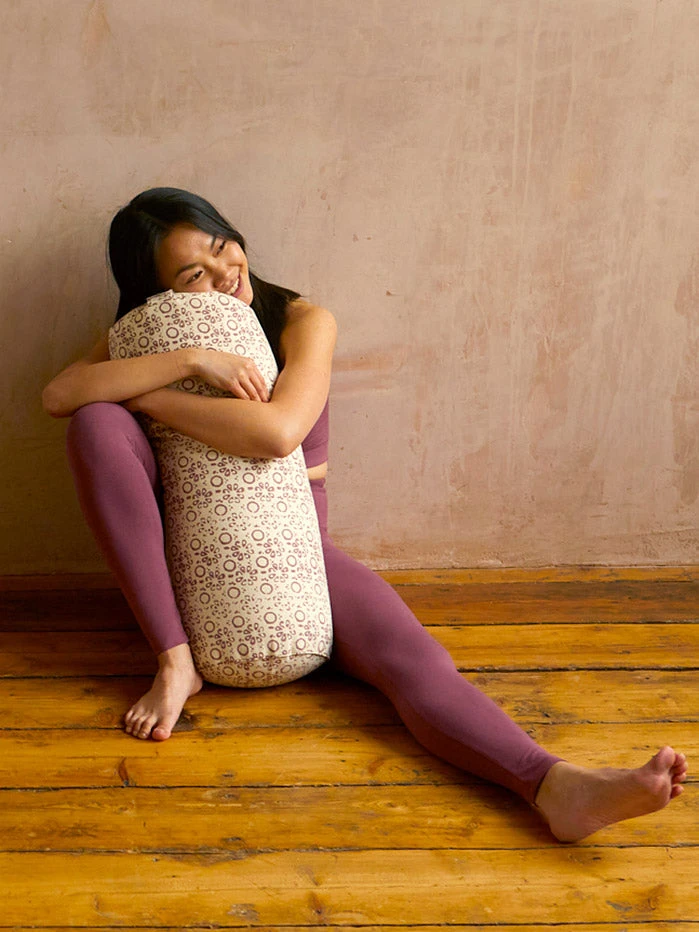 MANTAR01 Sustainable Bestsellers Yogamatters Organic Cotton Daisy Print Buckwheat Bolster 11 MANTAR01 Sustainable Bestsellers Yogamatters Organic Cotton Daisy Print Buckwheat Bolster