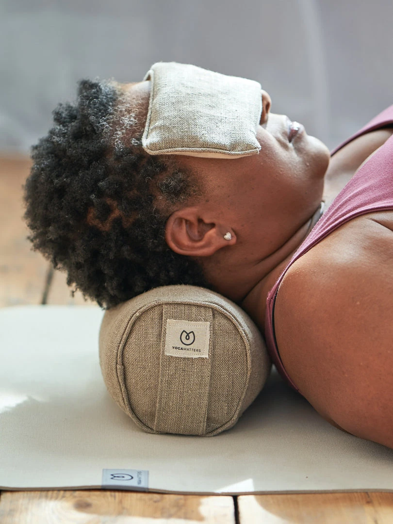 LOYALE01 Sustainable Bestsellers Yogamatters Hemp Mini Buckwheat Bolster - Natural 4 LOYALE01 Sustainable Bestsellers Yogamatters Hemp Mini Buckwheat Bolster - Natural