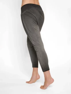 URBANG01 Clothing Urban Goddess Dharma Yoga Capri