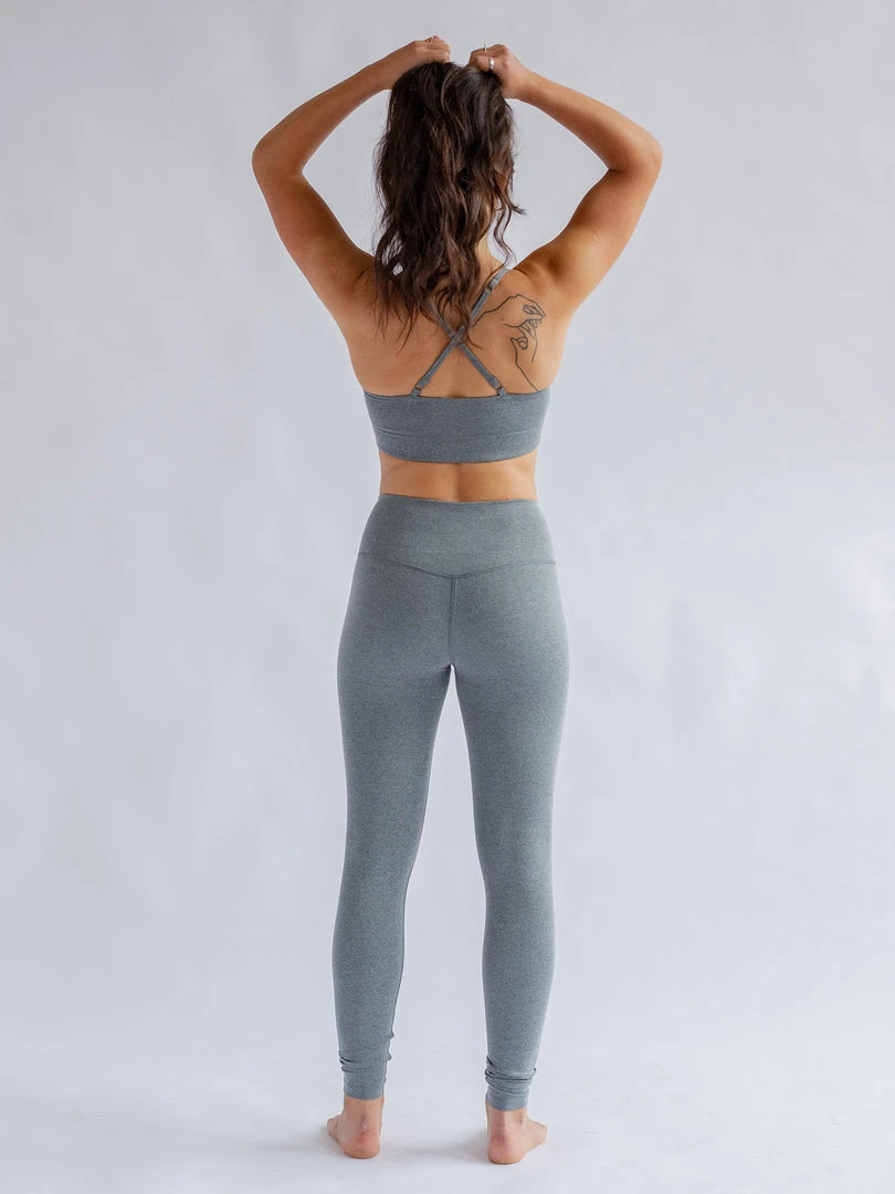 EASEDK01 Ethical & Eco-Friendly Gifts Girlfriend Collective Float High Rise Leggings - Heather Gravel 4 EASEDK01 Ethical & Eco-Friendly Gifts Girlfriend Collective Float High Rise Leggings - Heather Gravel