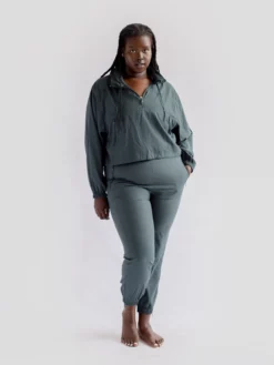 EASEDK01 Girlfriend Collective Hummingbird Half Zip Windbreaker - Moss Clothing