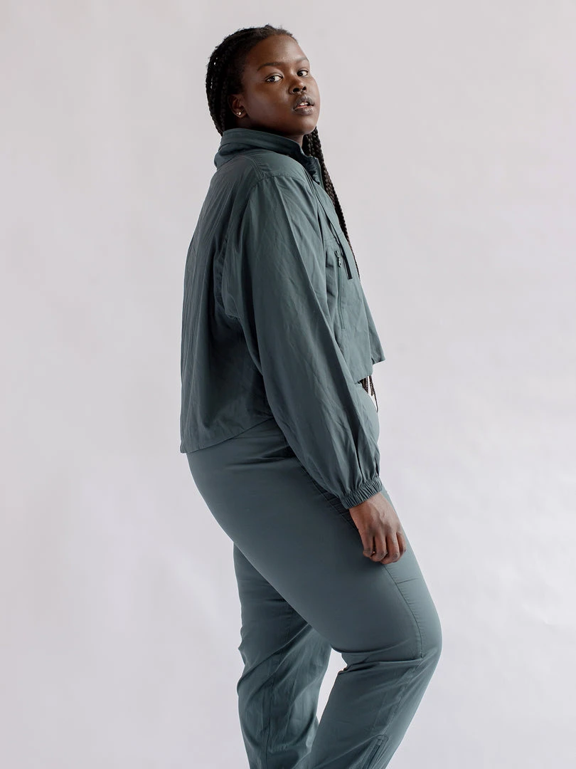 EASEDK01 Girlfriend Collective Hummingbird Half Zip Windbreaker - Moss Clothing 8 EASEDK01 Girlfriend Collective Hummingbird Half Zip Windbreaker - Moss Clothing