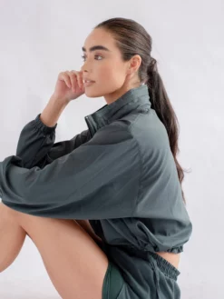 EASEDK01 Girlfriend Collective Hummingbird Half Zip Windbreaker - Moss Clothing 11 EASEDK01 Girlfriend Collective Hummingbird Half Zip Windbreaker - Moss Clothing