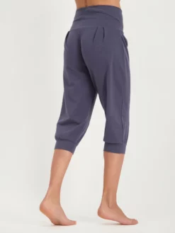 URBANG01 Urban Goddess Sukha Yoga Capri Clothing