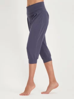 URBANG01 Urban Goddess Sukha Yoga Capri Clothing