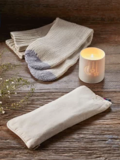 LUNALI01 Yogamatters Handmade Porcelain Tea Light Holder - Moon + Stars