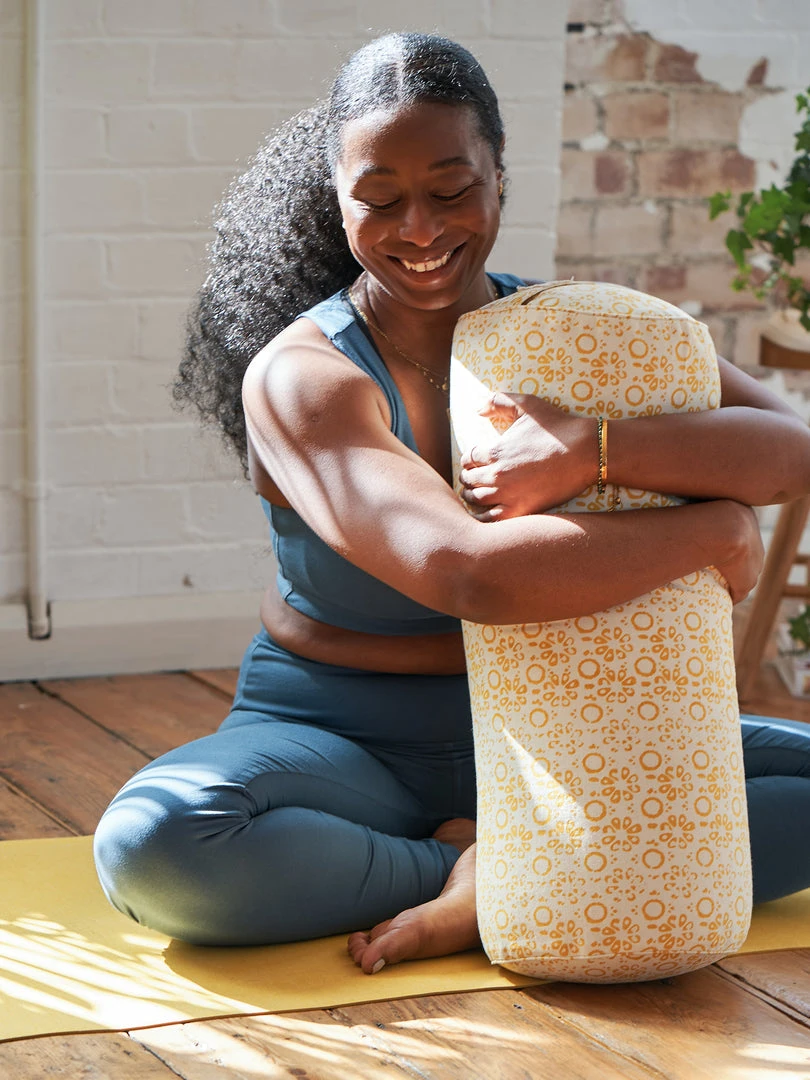 MANTAR01 Sustainable Bestsellers Yogamatters Organic Cotton Daisy Print Buckwheat Bolster 4 MANTAR01 Sustainable Bestsellers Yogamatters Organic Cotton Daisy Print Buckwheat Bolster