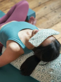 MANTAR01 Yogamatters Organic Cotton Daisy Print Eye Pillow