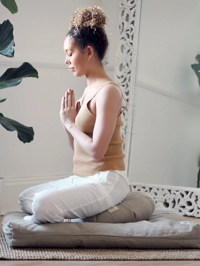 LOYALE01 Yogamatters Hemp Buckwheat Zafu Meditation Cushion - Natural Sustainable Bestsellers 4 LOYALE01 Yogamatters Hemp Buckwheat Zafu Meditation Cushion - Natural Sustainable Bestsellers