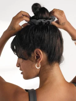 EASEDK01 Girlfriend Collective The Scrunchie - Moon Clothing