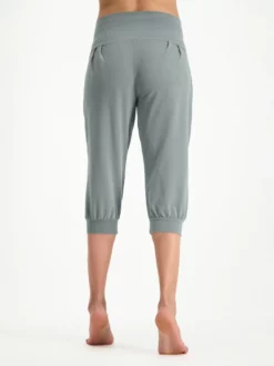 URBANG01 Urban Goddess Sukha Yoga Capri Clothing