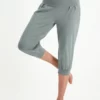 URBANG01 Urban Goddess Sukha Yoga Capri Clothing