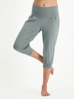 URBANG01 Urban Goddess Sukha Yoga Capri Clothing
