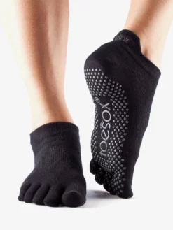 YOGAMA02 ToeSox Full Toe Low Rise - Black Clothing