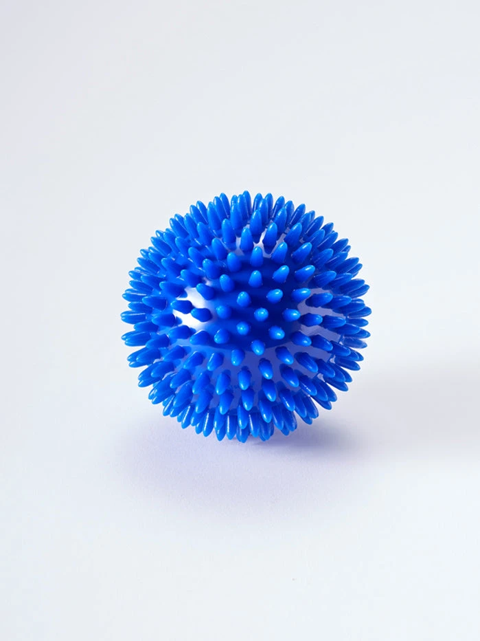 MATTER02 Pilates Equipment Yogamatters Spiky Massage Ball Blue Large (9cm) 3 MATTER02 Pilates Equipment Yogamatters Spiky Massage Ball Blue Large (9cm)